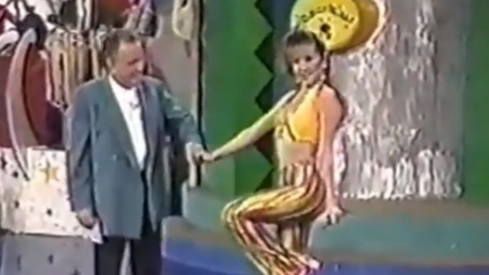 Paco Stanley y Thalía durante una entrevista en 1997