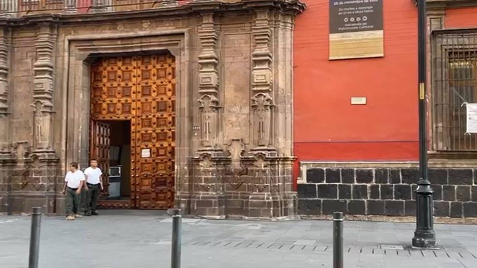 La casilla está ubicada en el Museo de Arte de la Secretaría de Hacienda, Antiguo Palacio del Arzobispado, en la calle de Moneda número 4.