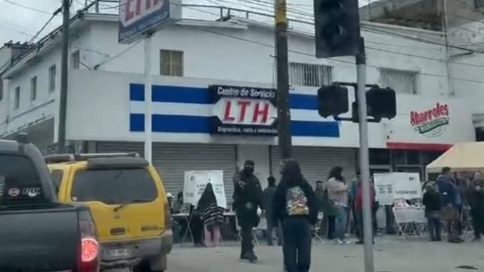 Dos personas fueron heridas frente a una casilla electoral en Tijuana.