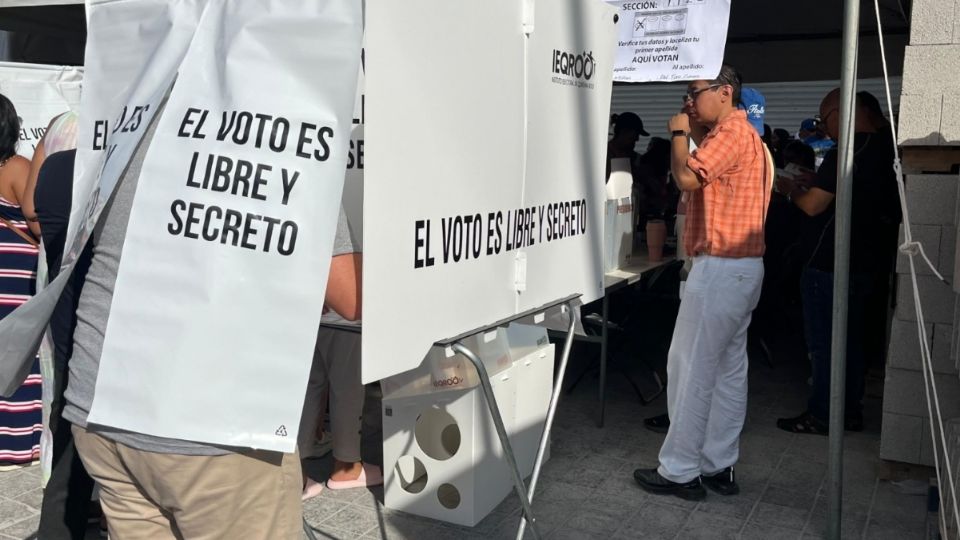 A las 8:00 horas de esta mañana más de 170 mil casillas abrieron en todo el territorio nacional para recibir a los más de 98 millones de mexicanos que podrán votar.