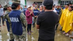 Mara Lezama recorre domicilios de la colonia Fidel Velázquez, una de las más afectadas de Chetumal