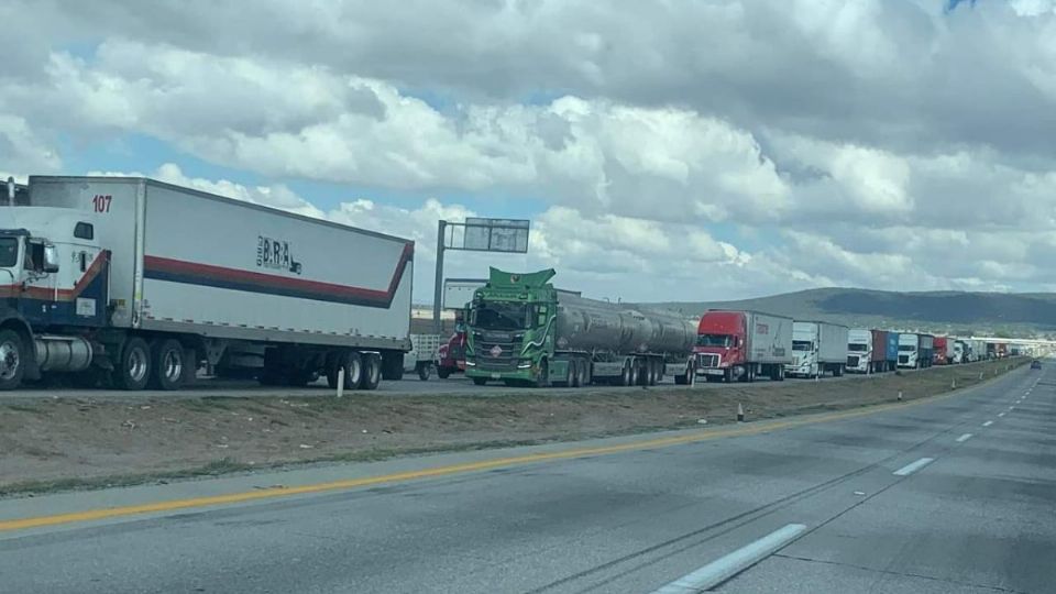 Más de 100 horas estuvieron paradas decenas de automóviles y tráilers