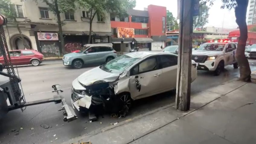 Volcadura deja dos jóvenes heridos en avenida Revolución