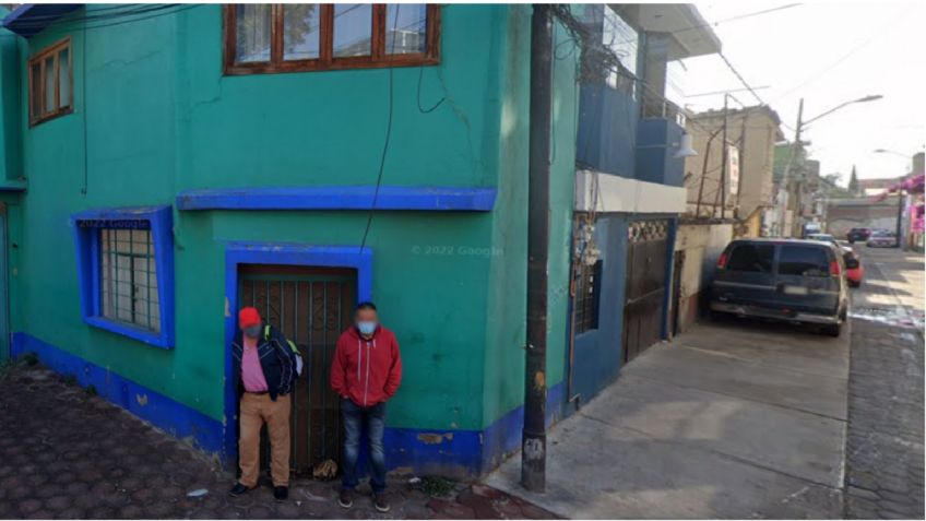 En menos de 15 segundos y sin bajarse de la motocicleta: captan asalto contra pareja en andador de Azcapotzalco