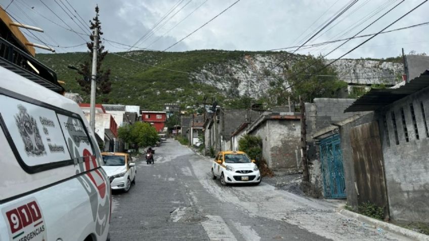 VIDEO momento exacto del deslave en Monterrey que impactó contra viviendas y dejó varios lesionados