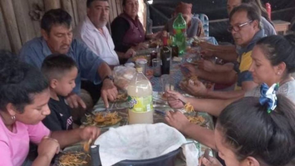 La foto donde Loan acudió al almuerzo con su familia.