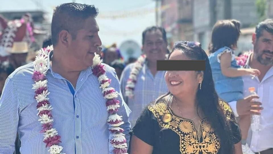 Álvaro Tapia Castillo, presidente municipal de Acteopan, mató a su esposa María Elianet Sandoval.