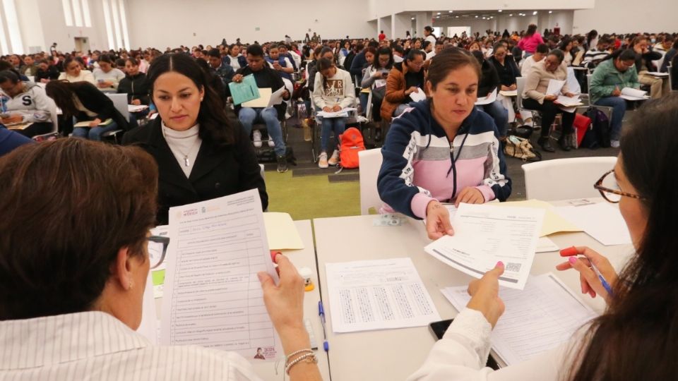 En esta primera etapa, se cubrirán 9 mil 260 plazas definitivas en las áreas médica, enfermería y paramédica.