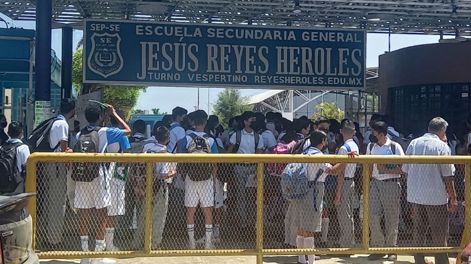 La gobernadora protegerá a los estudiantes del cambio en la temperatura cambiando el ciclo escolar