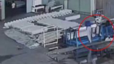 VIDEO: una trabajadora se atora y es envuelta por una máquina mientras colocaba una tela