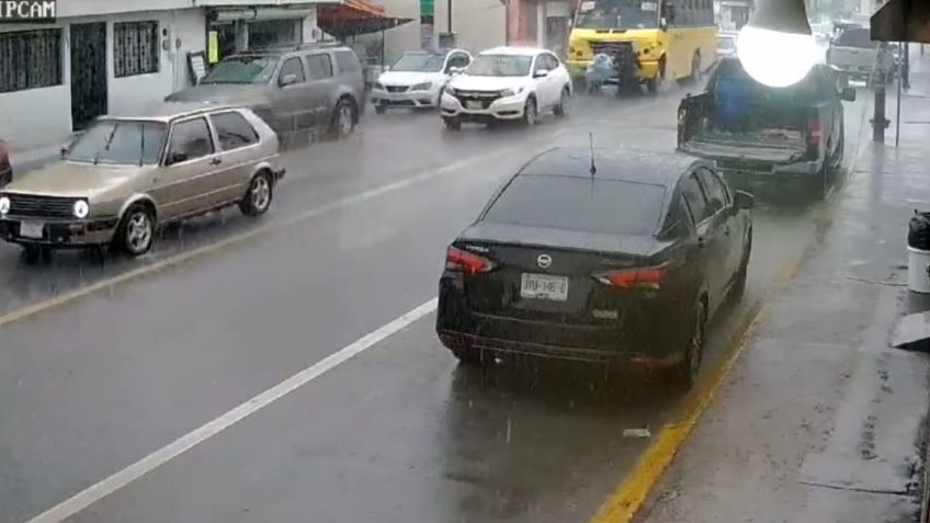 VIDEO mujer atropella a estudiante de Tec Milenio y huye a bordo de su camioneta en Puebla