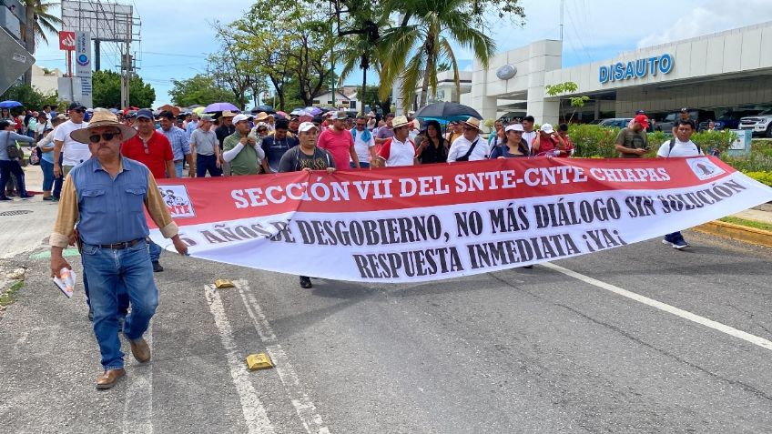 CNTE marcha en Chiapas, exige la solución a sus peticiones