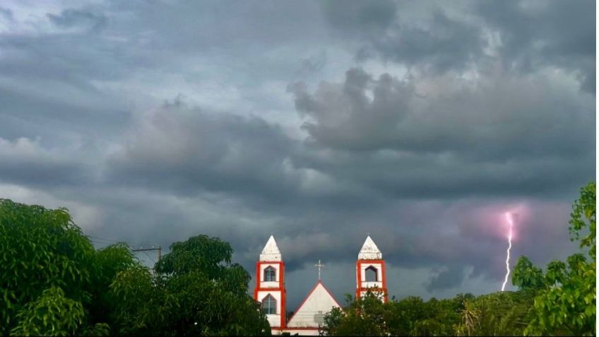 Tormenta eléctrica azota la frontera México-Guatemala