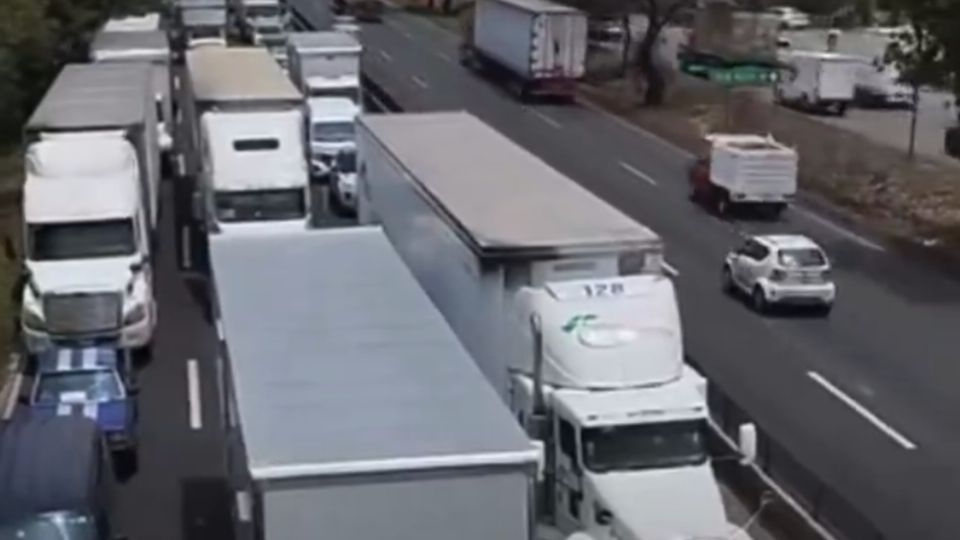 Tráfico vial en la autopista México-Querétaro