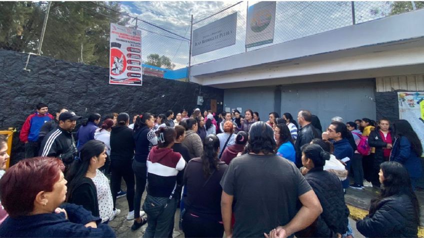 Padres de familia realizan bloqueo en primaria de Iztapalapa: denuncian plaga de ratas y cucarachas en el plantel