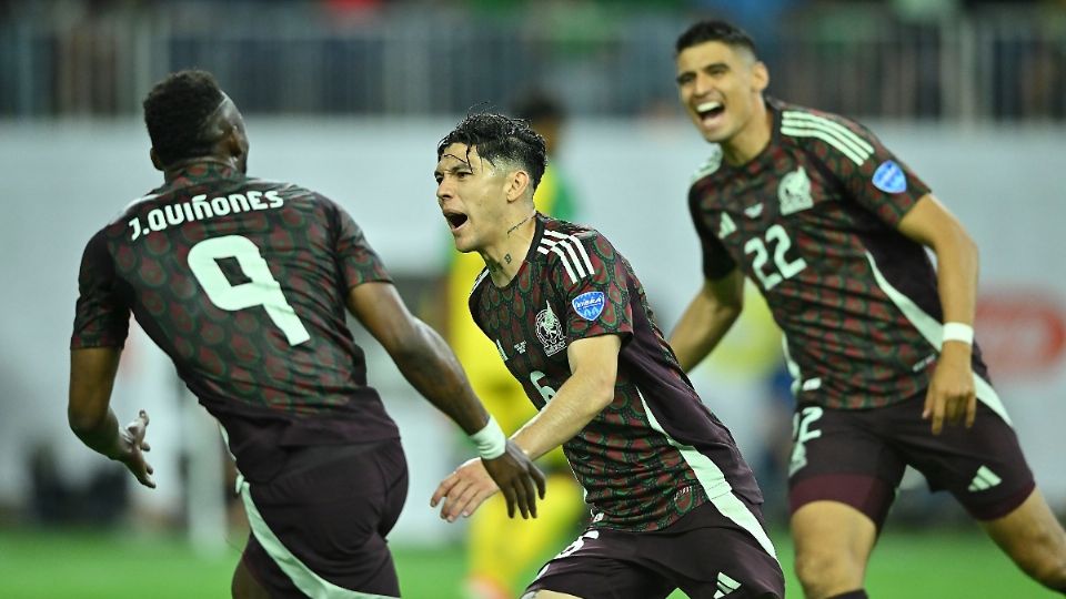 México busca el liderato del Grupo B.