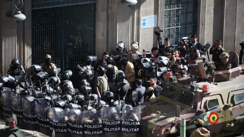 “La Comisión Permanente del Congreso de la Unión condena enérgicamente el intento de golpe de Estado perpetrado por algunos grupos de las fuerzas armadas en Bolivia”