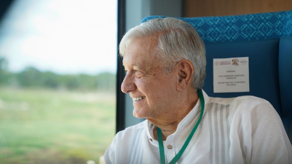 El Presidente Andrés Manuel López Obrador, en el viaje inaugural del Tren Maya, una de sus principales obras.