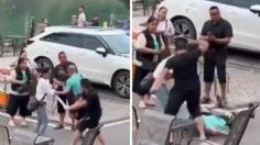 VIDEO: un vendedor golpea con un tubo a varios turistas que no le pagaron asegurando que sus frutas no estaban dulces