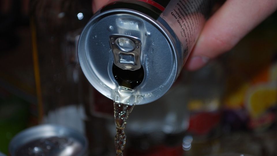 La mujer envenenó una botella de refresco.