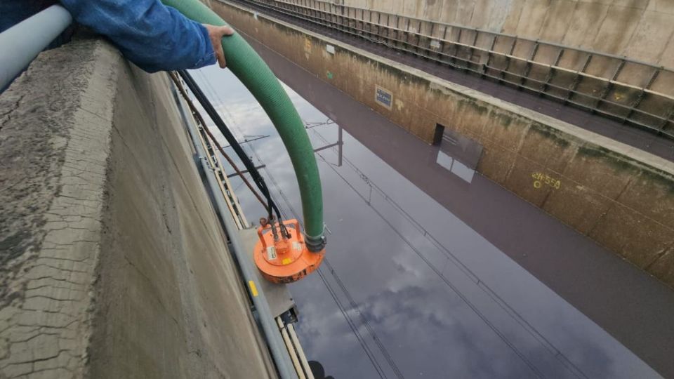 Recolección de agua de las vías del metro de la línea A