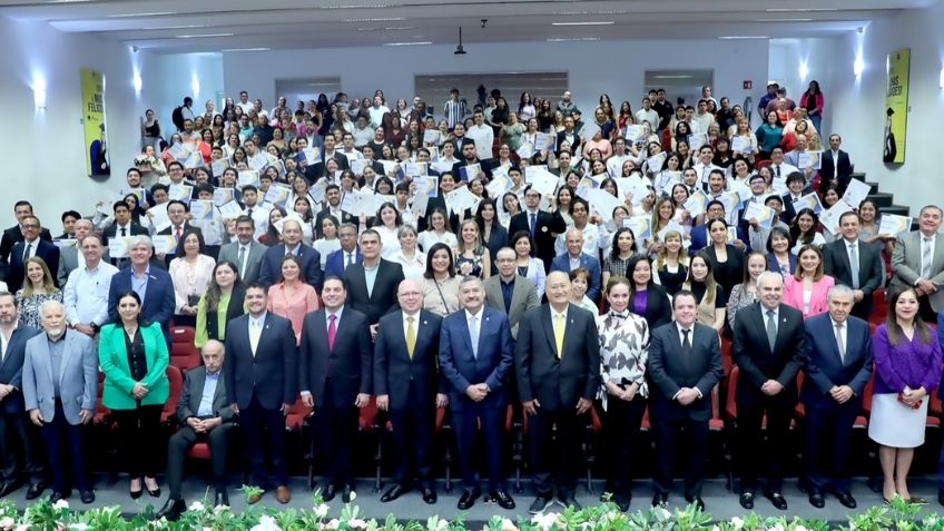 Agradecen graduados apoyo de la Fundación UANL a sus carreras