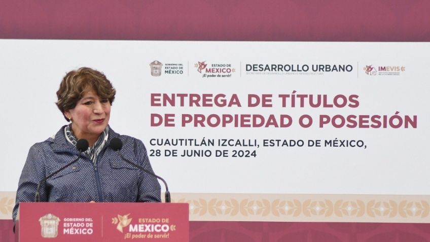 Delfina Gómez entrega 2 mil 700 títulos de propiedad a familias del Estado de México