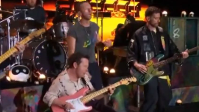 Coldplay sorprende e invita a cantar a Michael J Fox en silla de ruedas