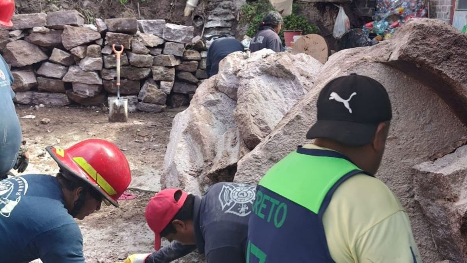 Cinco grandes rocas se desgajaron en Tlalnepantla