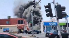 Así rescataron a un trabajador de fuerte incendio que consumió ferretería en Querétaro