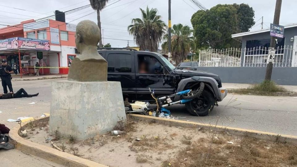 En su huida, los sujetos chocaron frontalmente contra una camioneta.