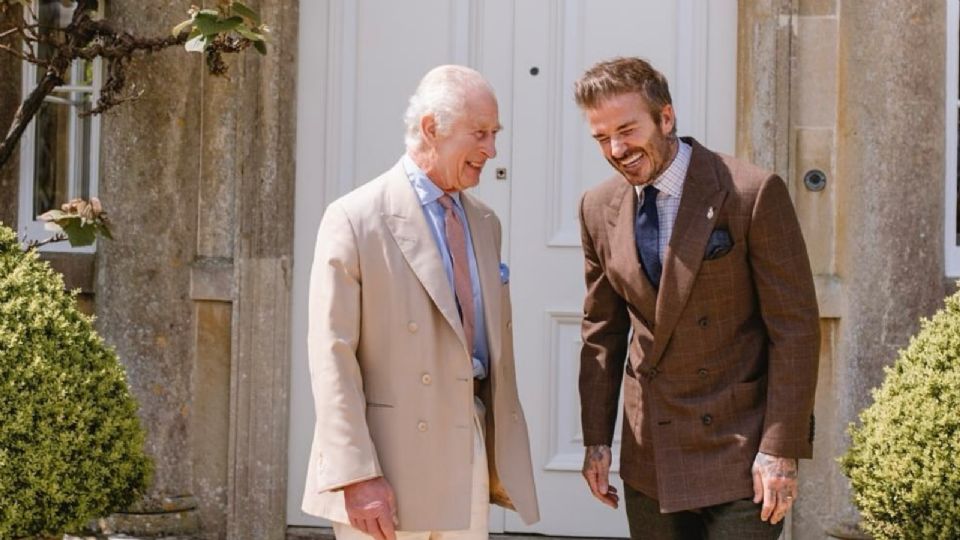 David Beckham junto al rey Carlos III, con quien comenzó una alianza en pro de la naturaleza.