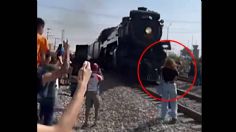 VIDEO: otra mujer se salva de ser impactada por la locomotora "La Emperatriz", ahora en Ramos Arizpe