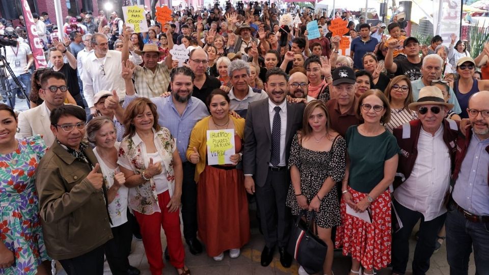 Batres inauguró la primera parte del centro comunitario. El inmueble estuvo 25 años abandonado  
