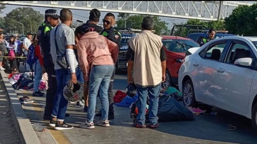 VIDEO: auto embiste a varias personas en un tianguis de Tonalá