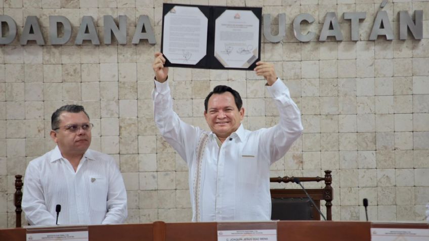 Recibe "Huacho" Díaz constancia de mayoría y ya es gobernador electo de Yucatán