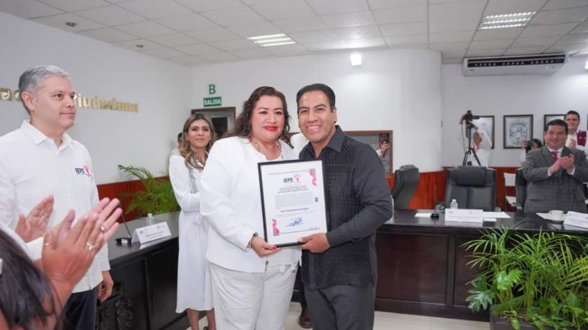 Eduardo Ramírez recibe constancia de mayoría como gobernador electo en Chiapas