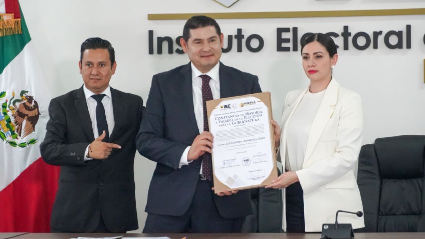 Alejandro Armenta recibe constancia; es el gobernador electo más votado en la historia de Puebla