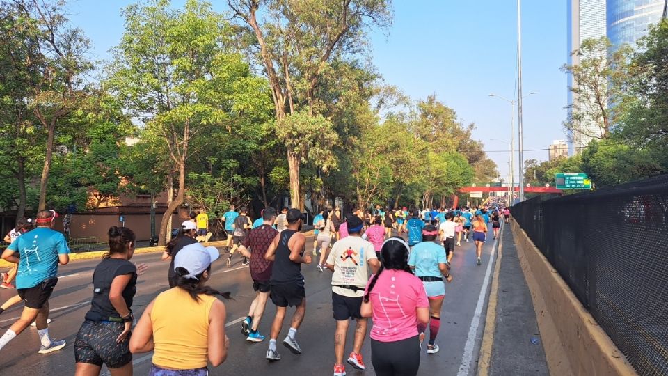 El calor, las porras y el olor a café acompañaron a los participantes.