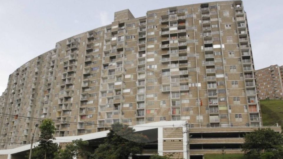 La menor murió al caer desde el piso 13