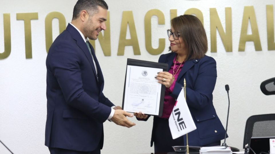 Omar García Harfuch recibe su constancia de candidato electo al Senado de la República