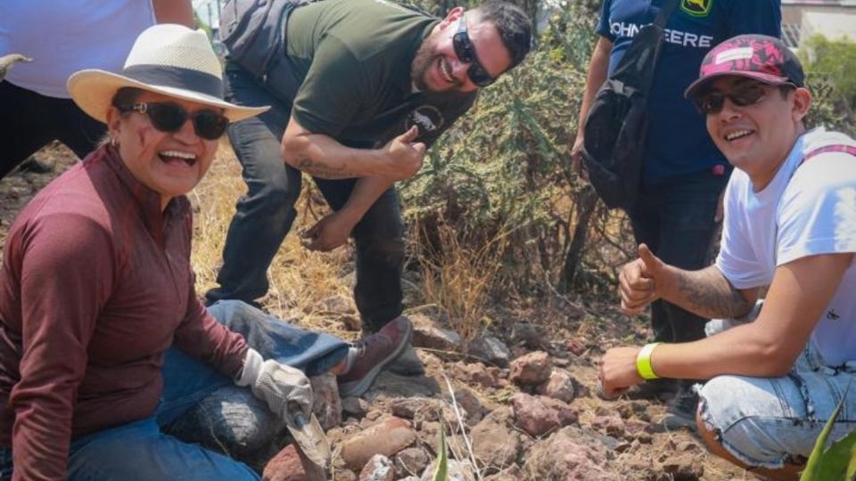 En compañía de una Ecocuadrilla del Tepepolco y vecinos de la zona, se plantaron especies adecuadas para la zona, resistentes al clima local.