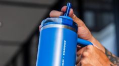 ¡Starbucks y Stanley lo hacen de nuevo! Este es el NUEVO VASO azul que ya es el favorito en redes