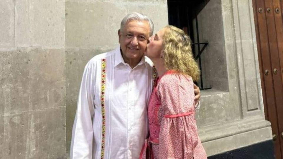 Beatriz Gutiérrez dedicó a AMLO una tierna foto.