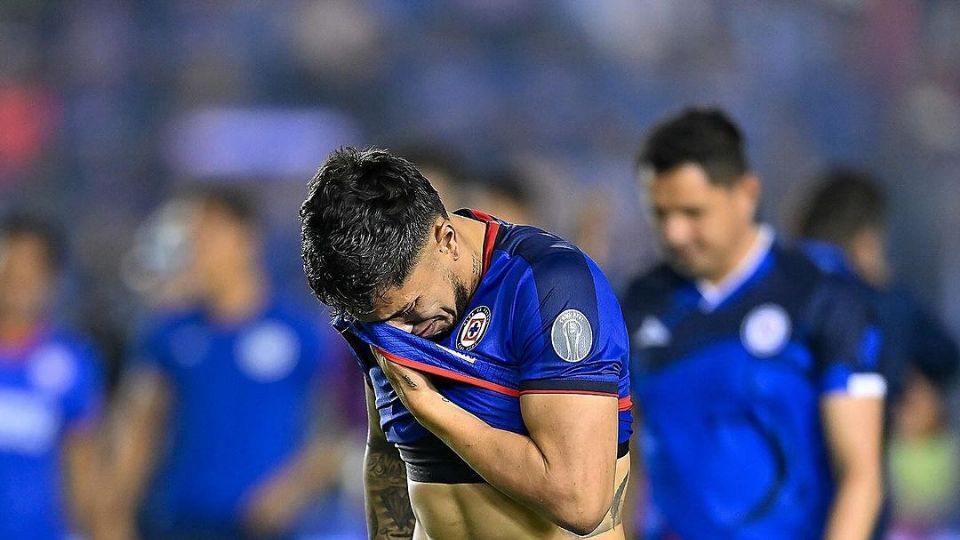 Carlos Salcedo, futbolista que actualmente milita en Cruz Azul.