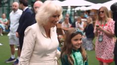 Reina Camila saluda a la hija del tenista mexicano Santiago González en Wimbledon