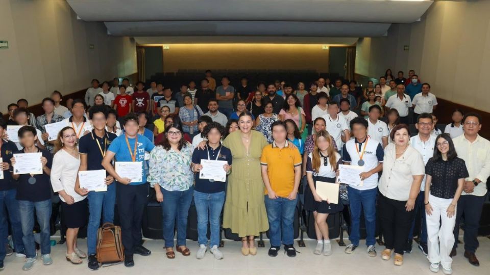 En su mensaje, Cecilia celebró la perseverancia de los estudiantes que dedican muchas horas a prepararse para las competencias y que son ejemplo para otros jóvenes