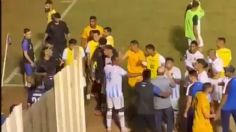 IMÁGENES IMPACTANTES: policía dispara a jugador en pleno partido de futbol