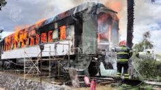 Incendio destruye vagón de tren en Xochimilco al interior de un museo