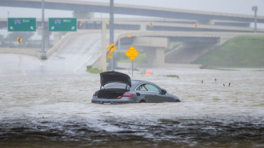 ¿Qué hago si por las inundaciones le entró agua al motor de mi coche?